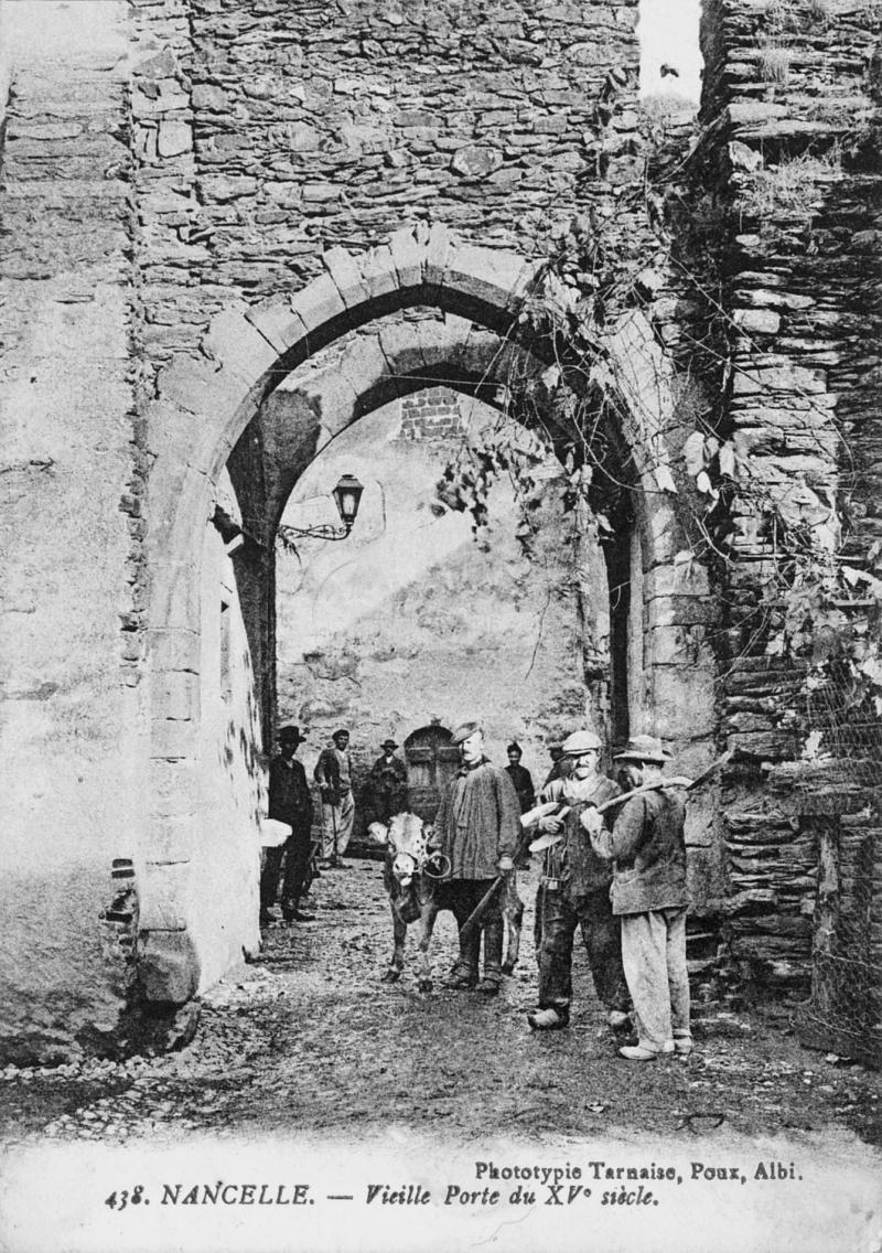 L'Aveyron Illustré 438. NANCELLE [NAUCELLE]. – Vieille Porte du XVe siècle.